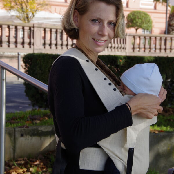 Impressionen Babytrage CarryLauretta Sand Beige Full-Buckle Baby Carrier