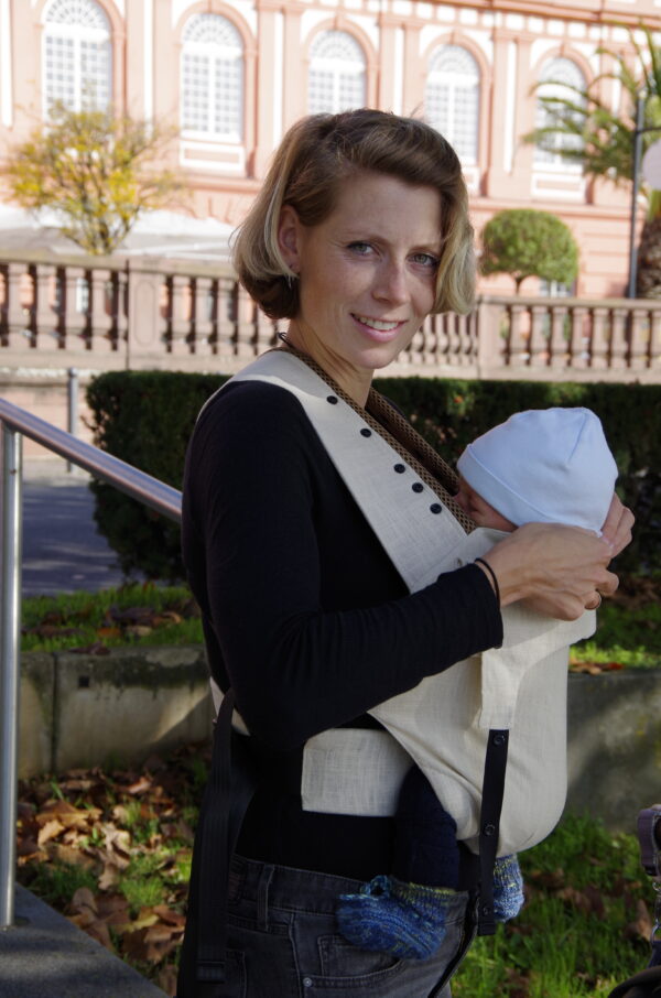 Impressionen Babytrage CarryLauretta Sand Beige Full-Buckle Baby Carrier