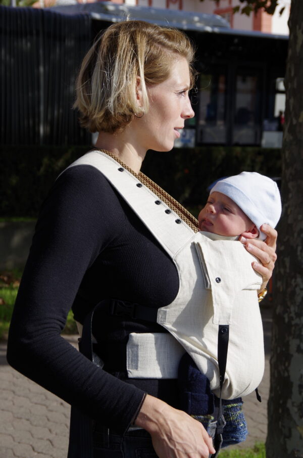 Impressionen Babytrage CarryLauretta Sand Beige Full-Buckle Baby Carrier